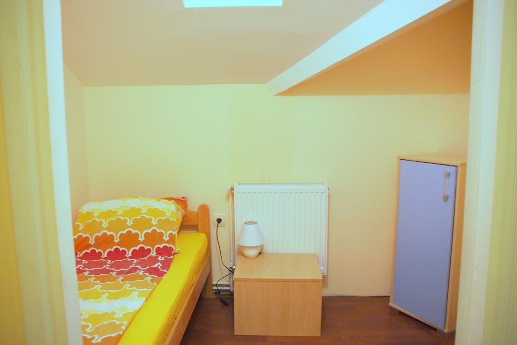 Hostel Bed N Beer Belgrade Room photo